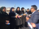 تبریک روز زن و مادر با اهدا گل به پرسنل مرکز بهداشت استان مرکزی به مناسبت ولادت با سعادت حضرت زهرا (س) و روز مادر
